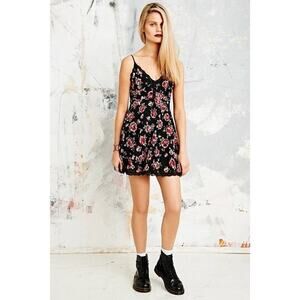 Betsey Johnson Vintage for Urban Outfitters Courtney Floral Slip Dress Size XS